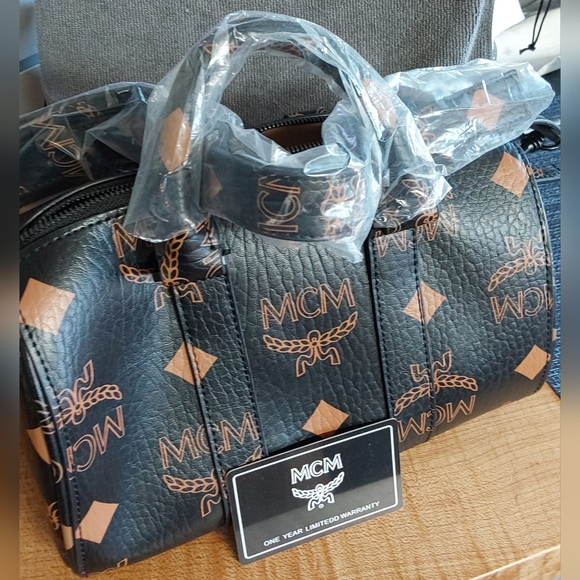 NWT..MCM BLACK & TAN VISETOS CROSSBODY PRINT BAG - Picture 2 of 7